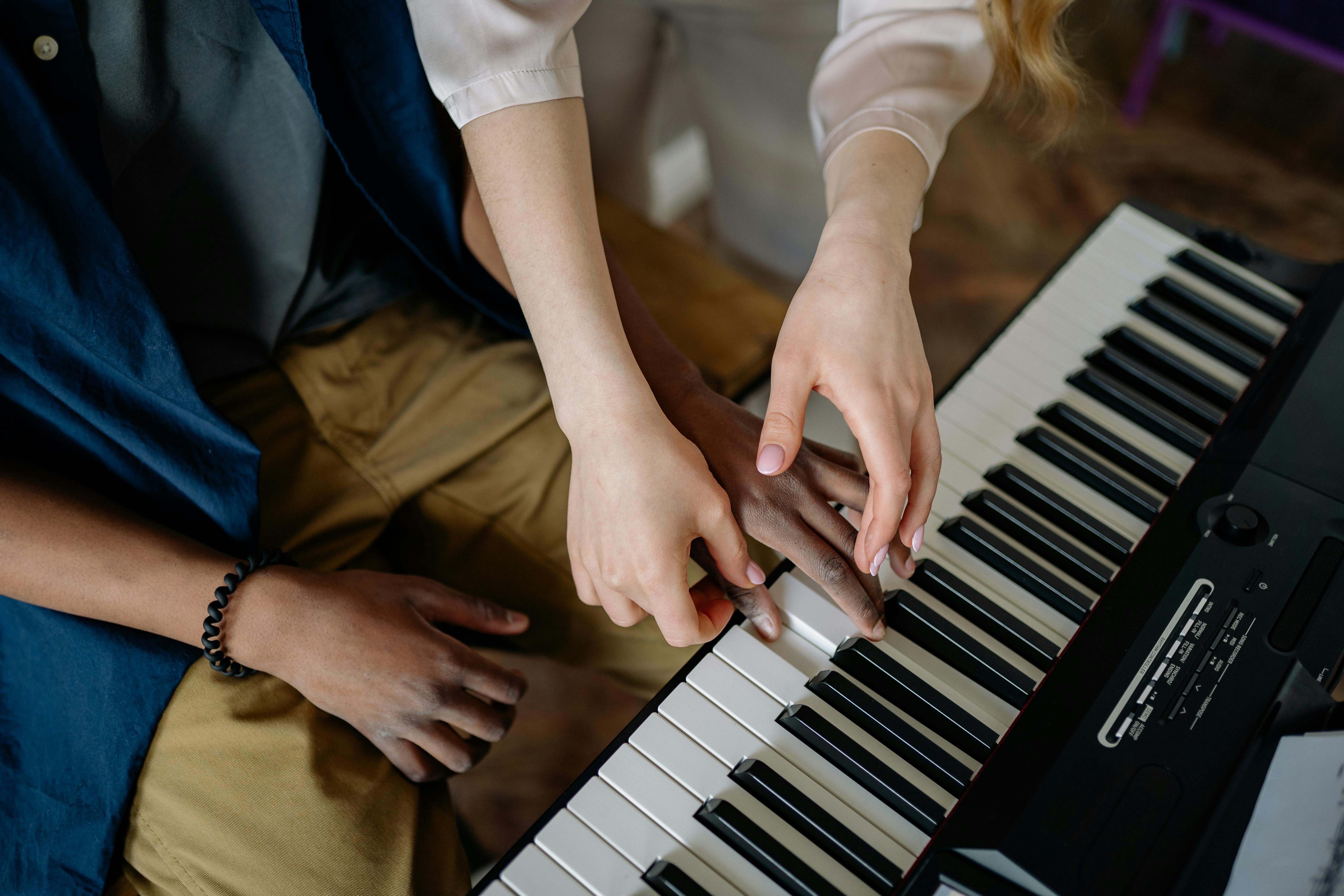 Profesores expertos en música